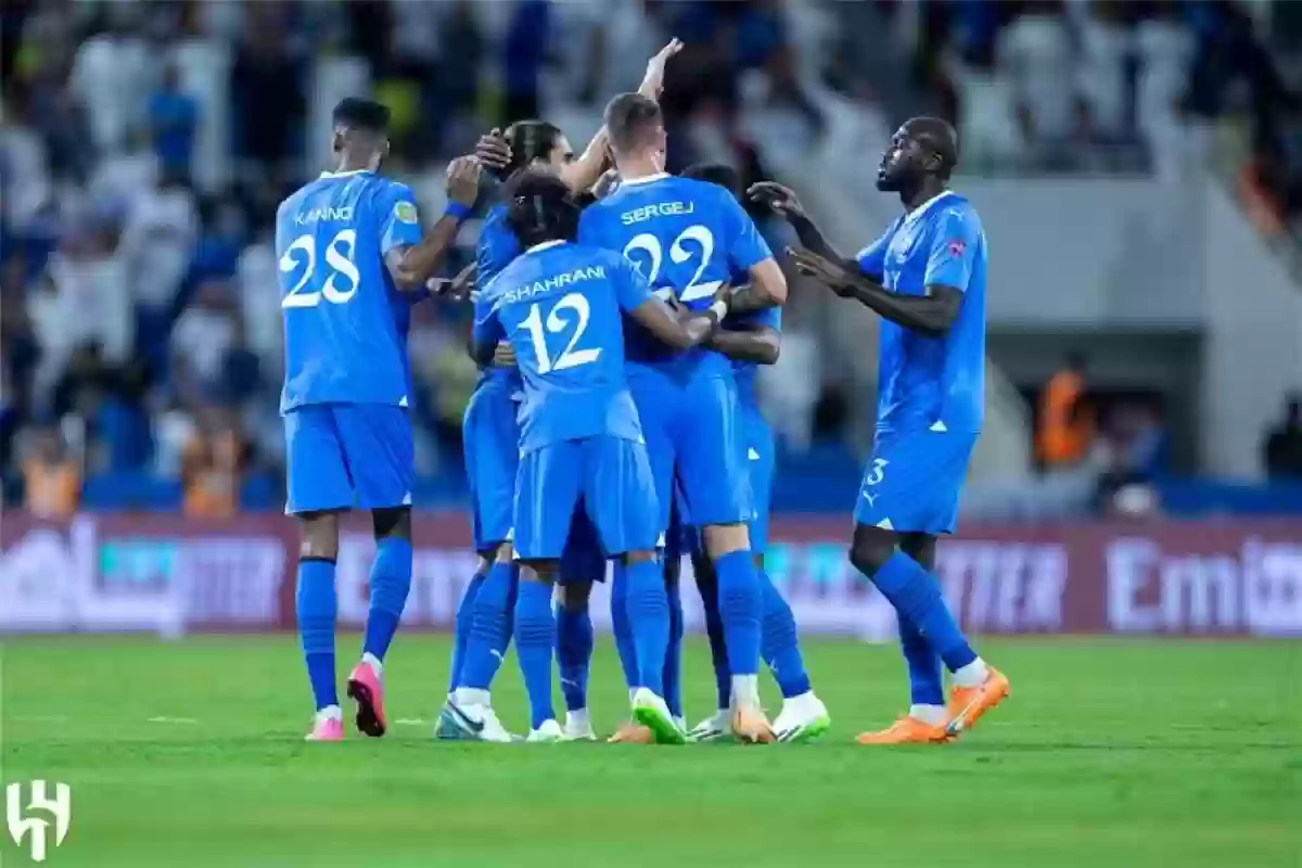 الهلال يقترب من هدفه