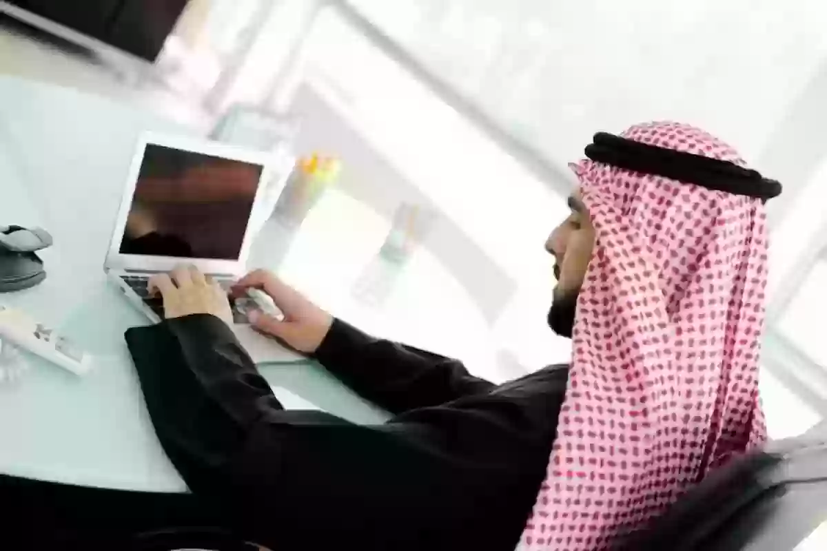 كيف أحصل على عقد عمل في السعودية؟ تخصصات مطلوبة في سوق العمل السعودي