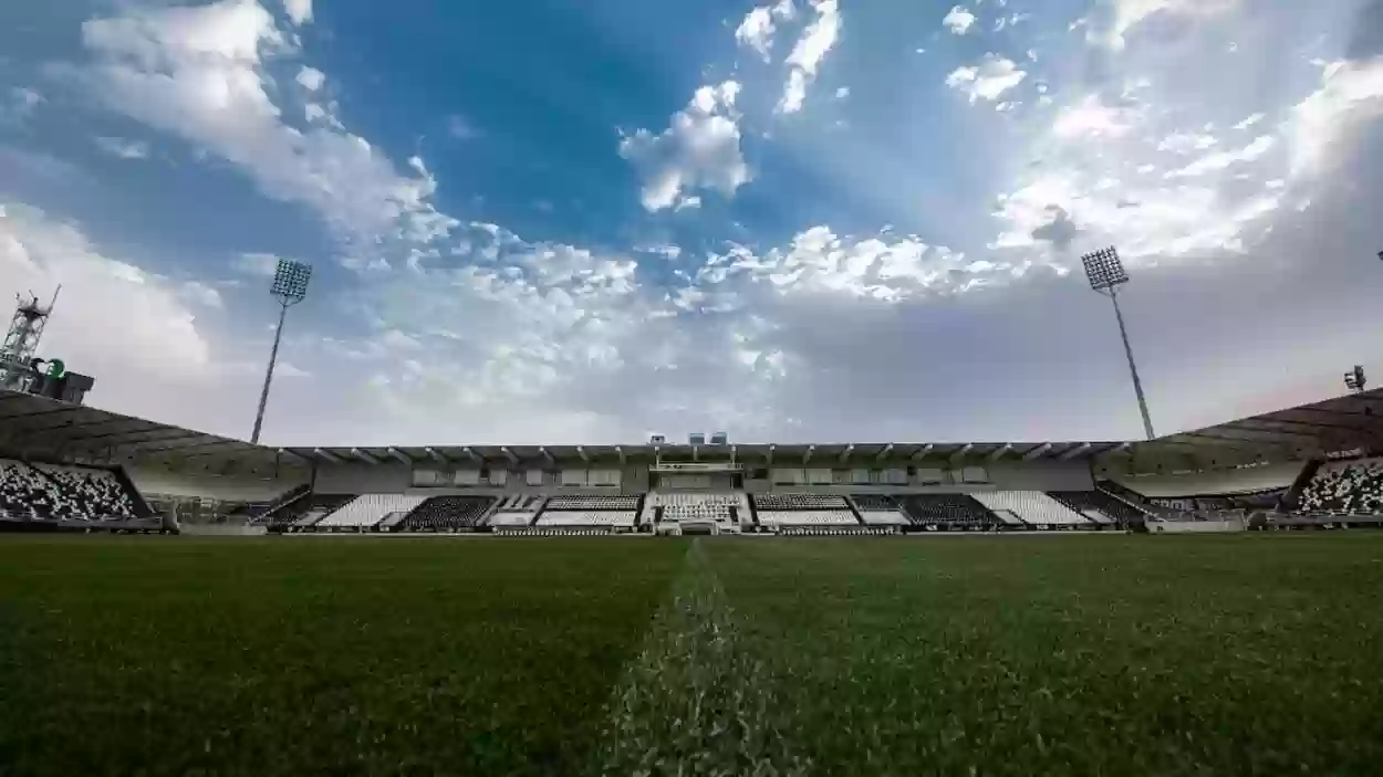 ملعب مباراة الهلال والطائي