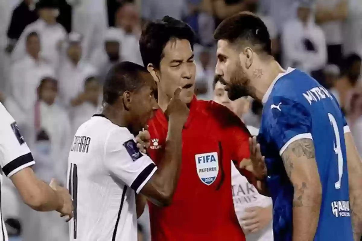 أول قرار حاسم من حكم مباراة الهلال السعودي والسد